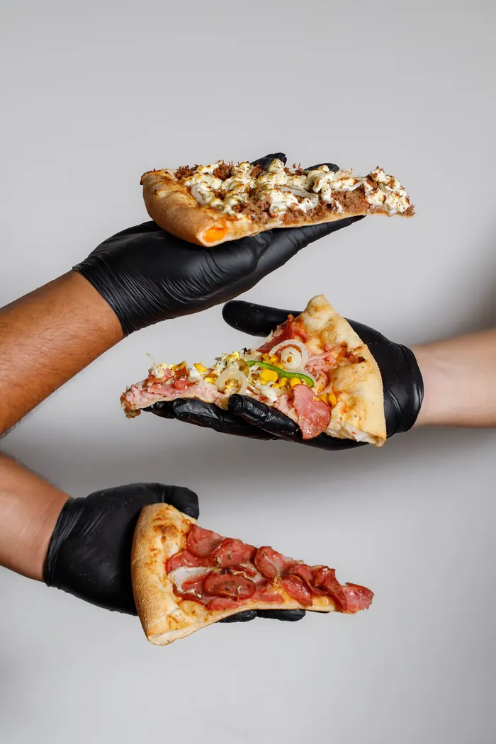 Pizza com ingredientes variados
